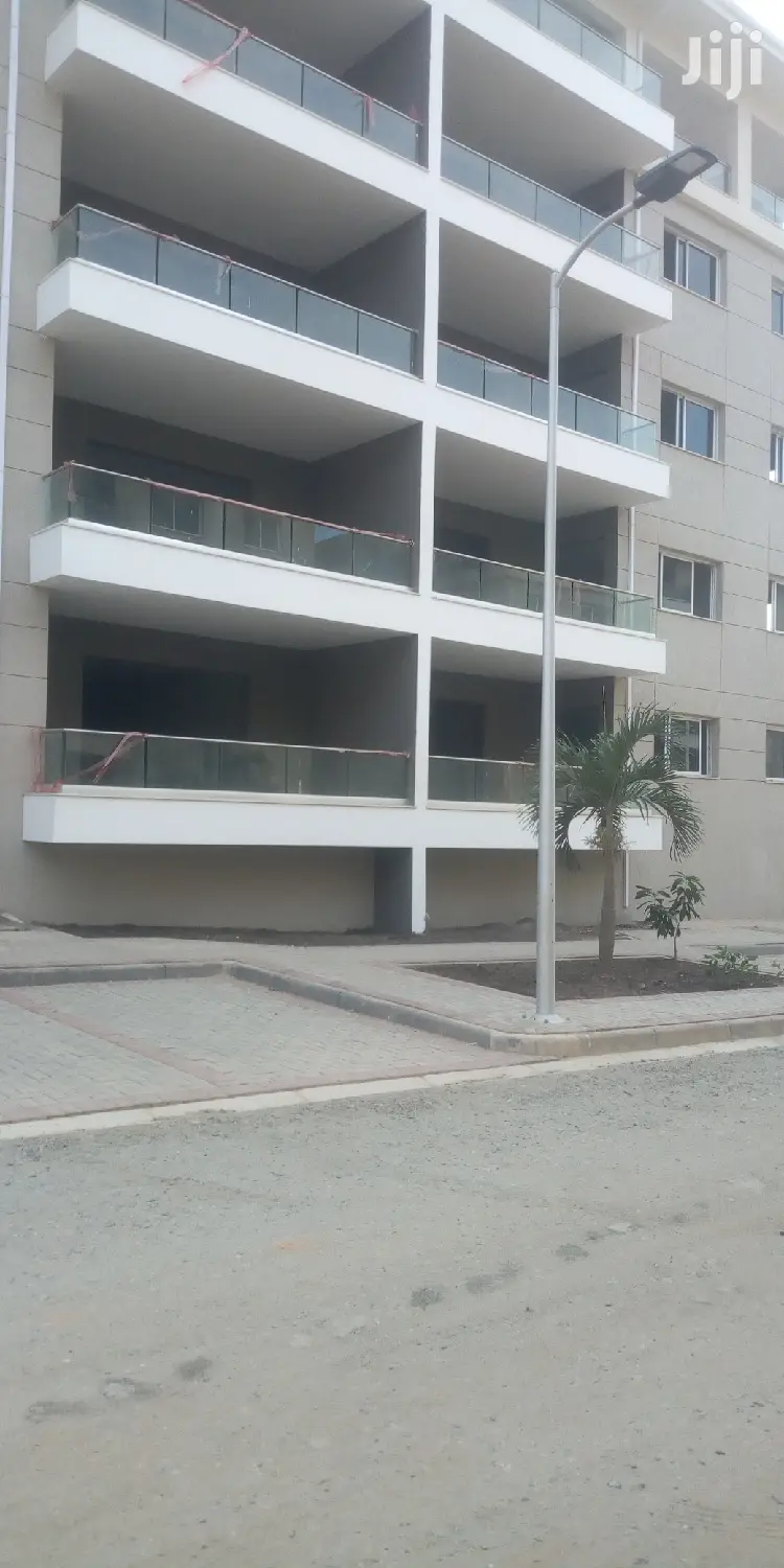 3bdrm Duplex in De-Icons Real Estate, Awutu Senya East Municipal
