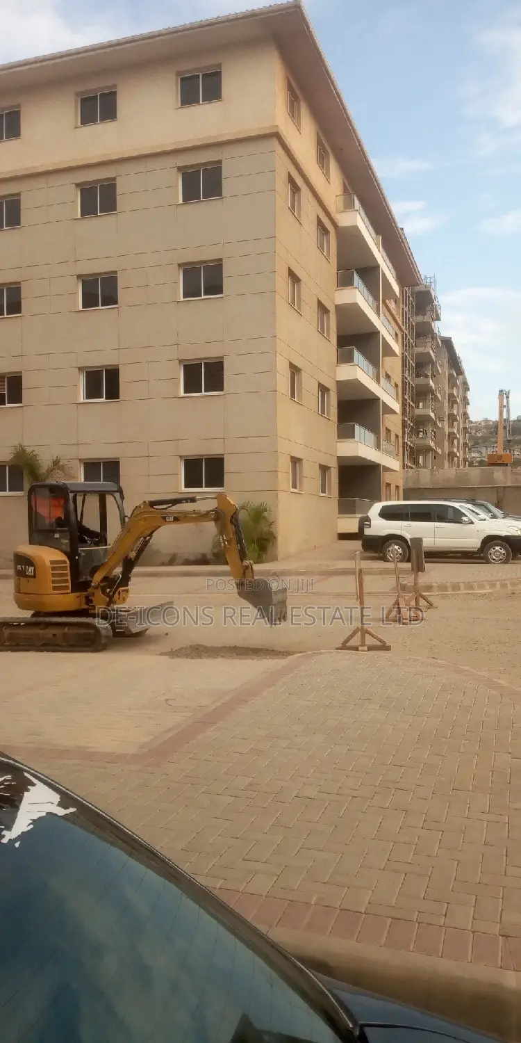 3bdrm Duplex in De-Icons Real Estate, Awutu Senya East Municipal