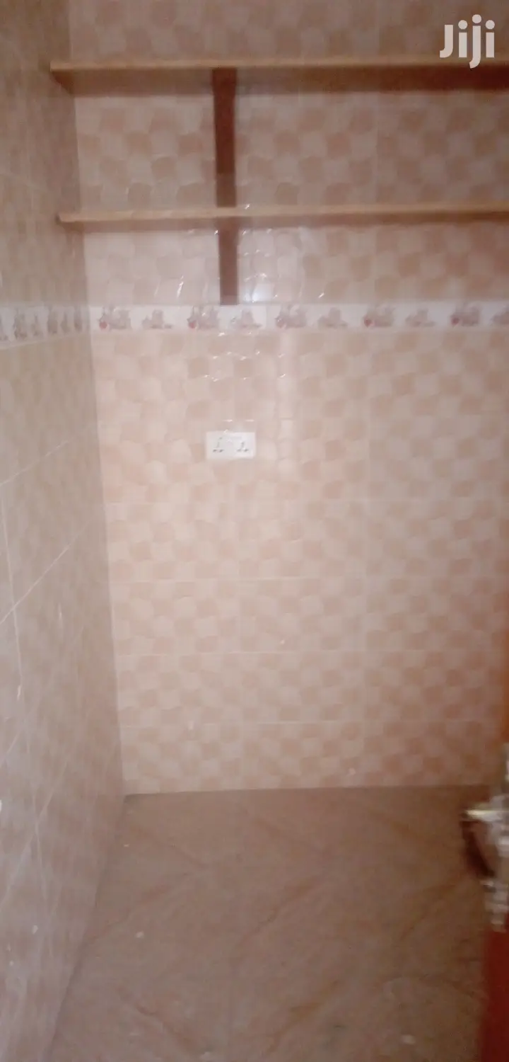 1bdrm Duplex in De-Icons Real Estate, Awutu Senya East Municipal