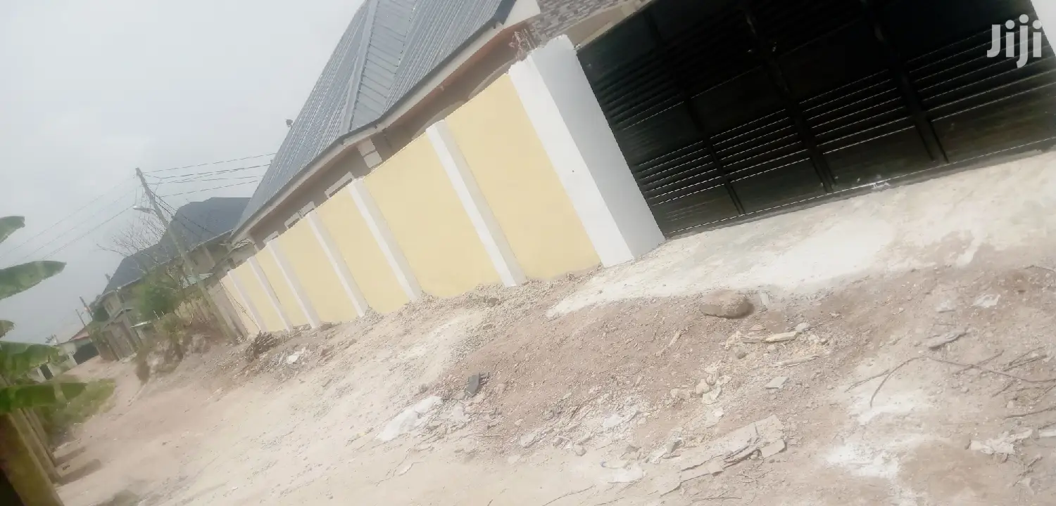 3bdrm House in De-Icons Real Estate, Awutu Senya East Municipal