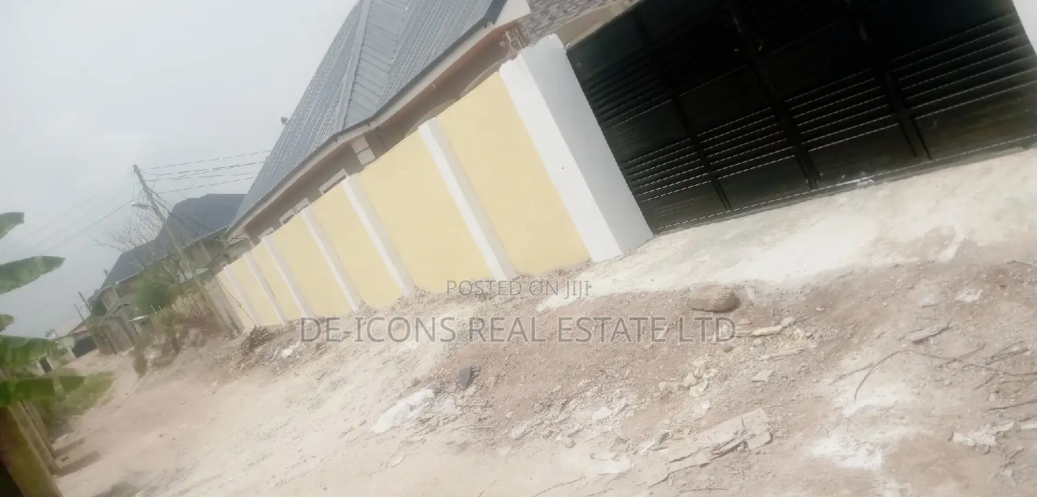 3bdrm House in De-Icons Real Estate, Awutu Senya East Municipal