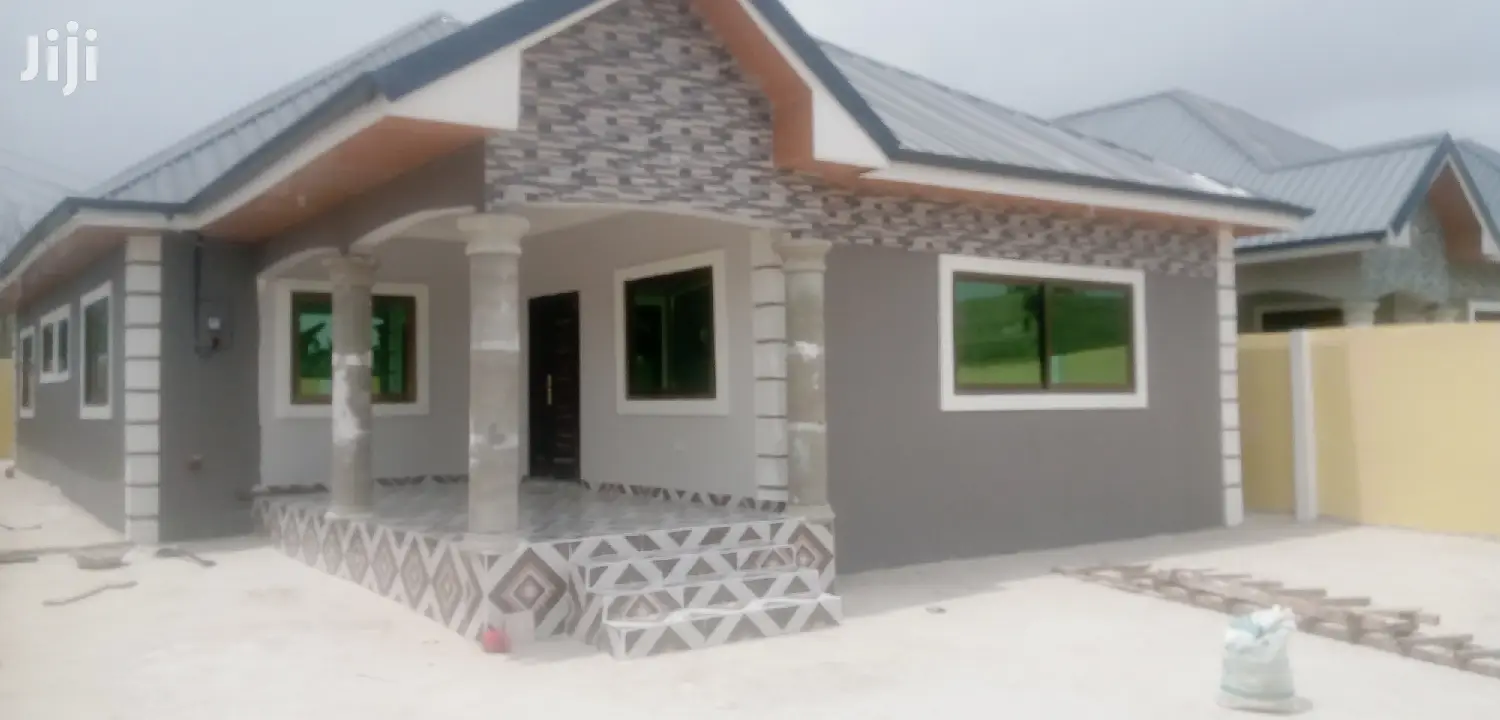3bdrm House in De-Icons Real Estate, Awutu Senya East Municipal