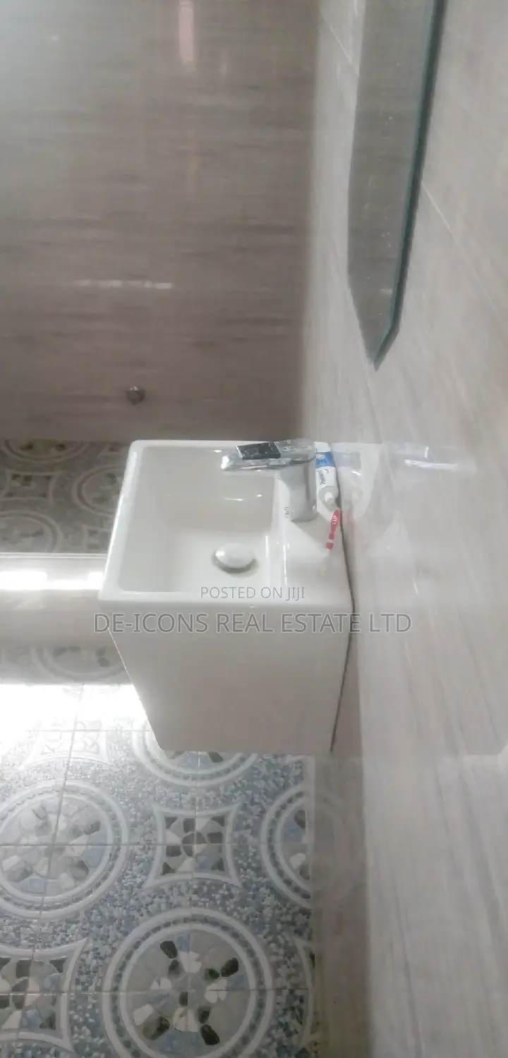 2bdrm Duplex in De-Icons Real Estate, Awutu Senya East Municipal