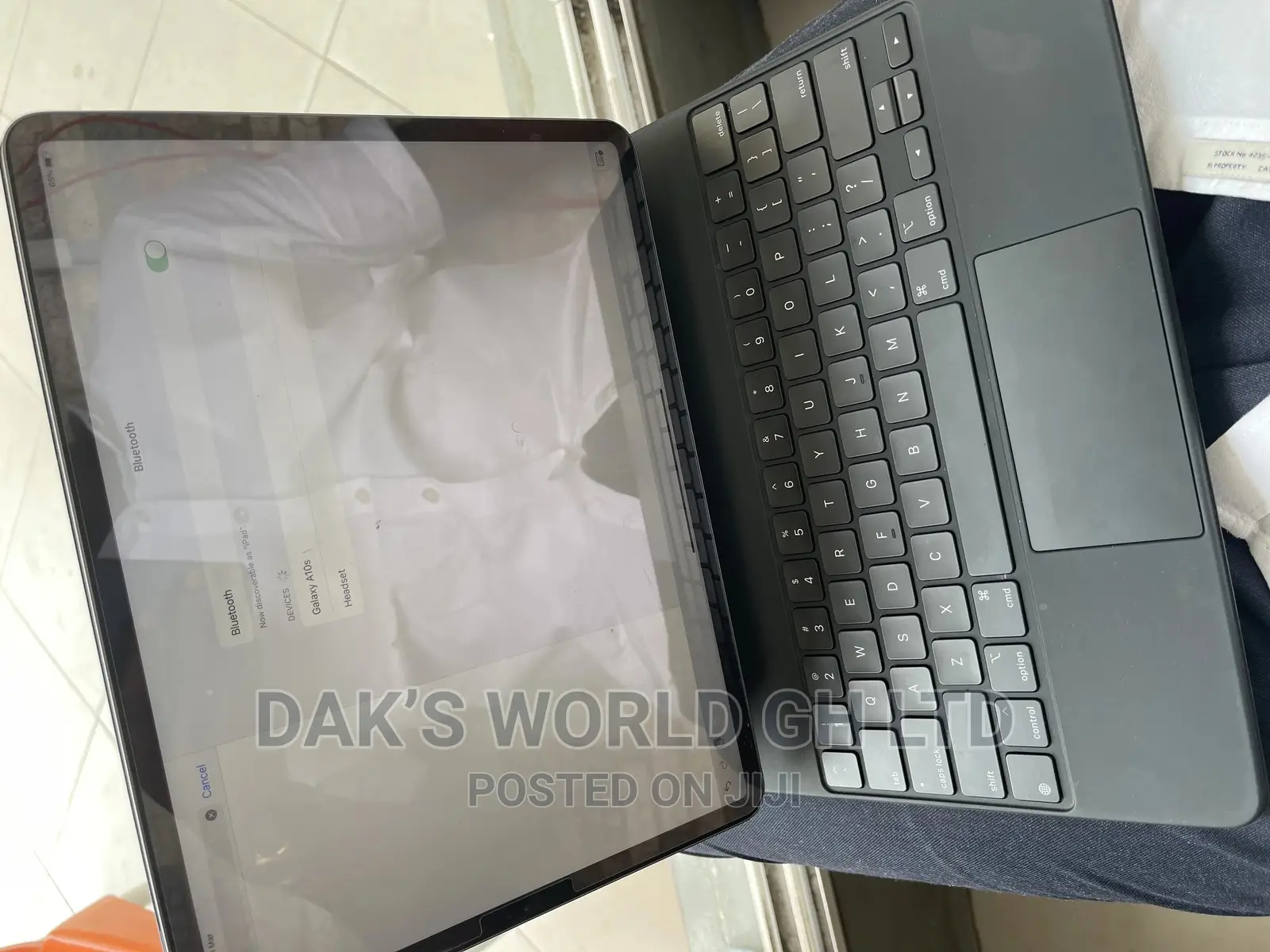 A Week Used Magic Keyboard for 2018 and 2020 iPad Pro 12.9”