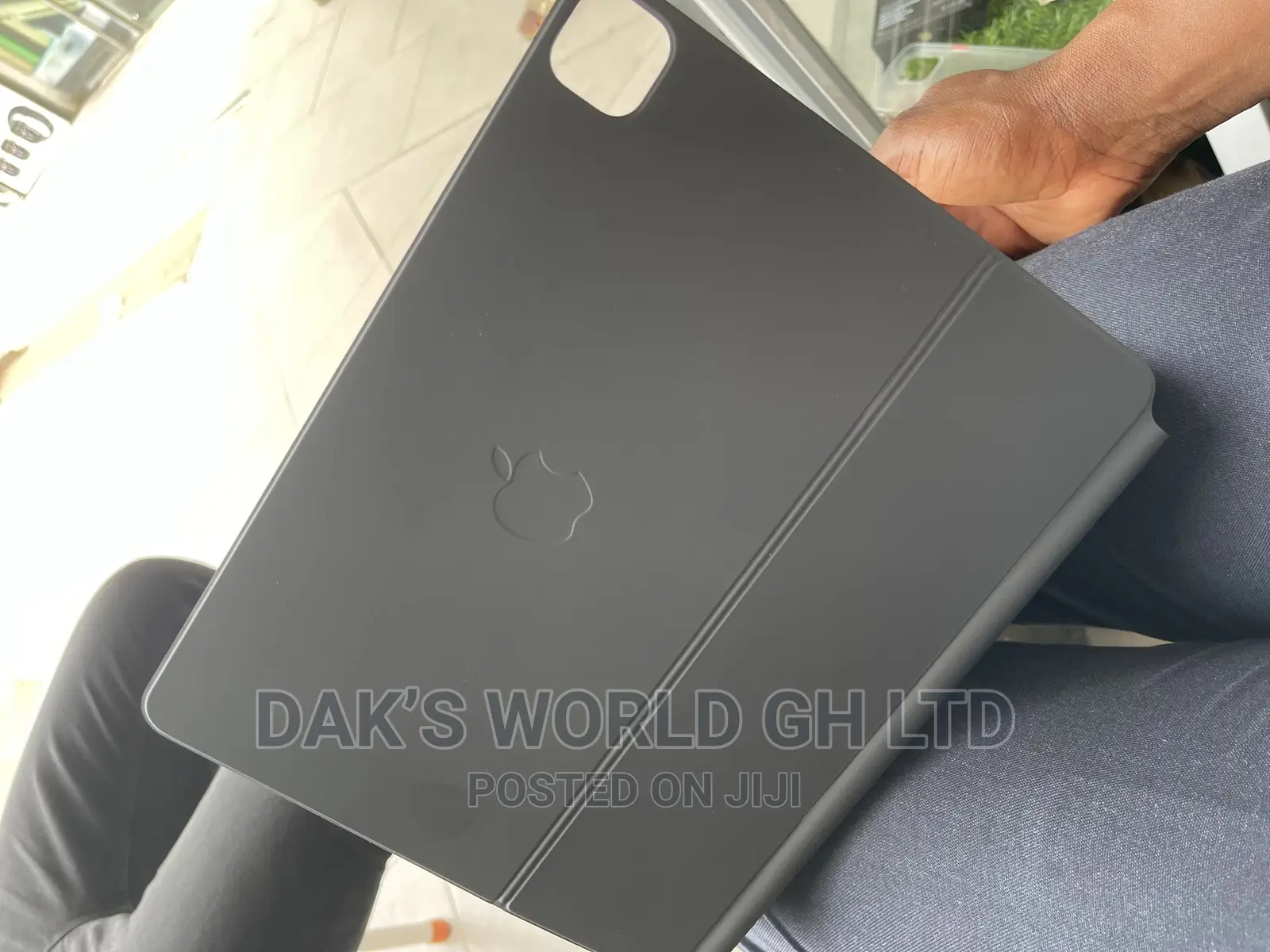 A Week Used Magic Keyboard for 2018 and 2020 iPad Pro 12.9”