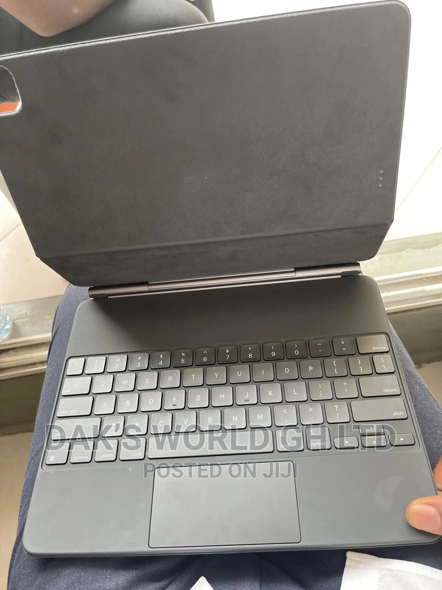 A Week Used Magic Keyboard for 2018 and 2020 iPad Pro 12.9”