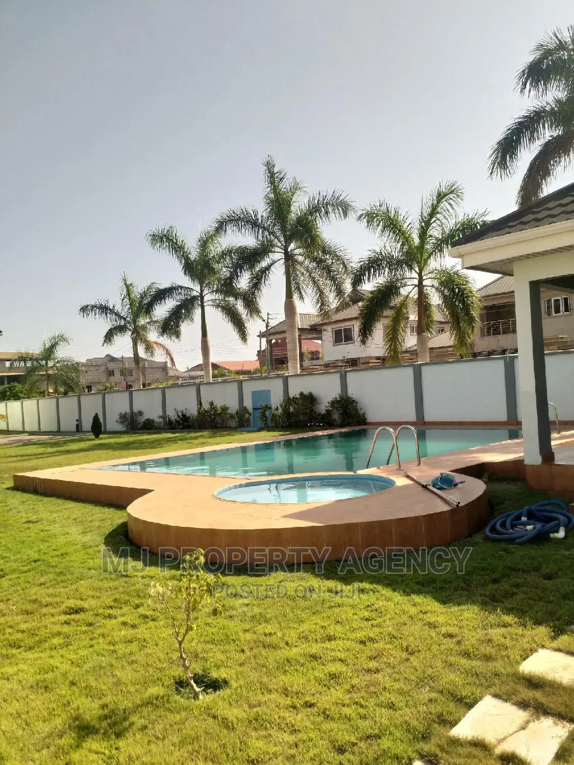 3bdrm Townhouse / Terrace in Community 25 Hfc, Tema Metropolitan