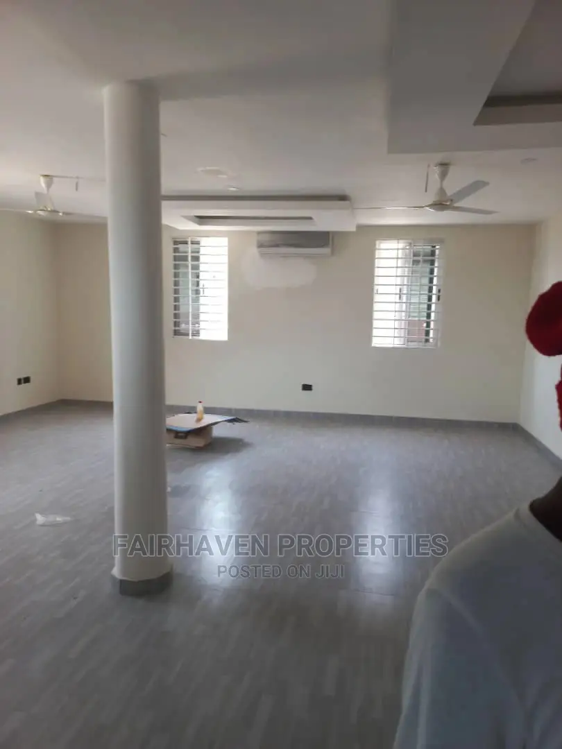 2bdrm Block of Flats in East Airport for rent