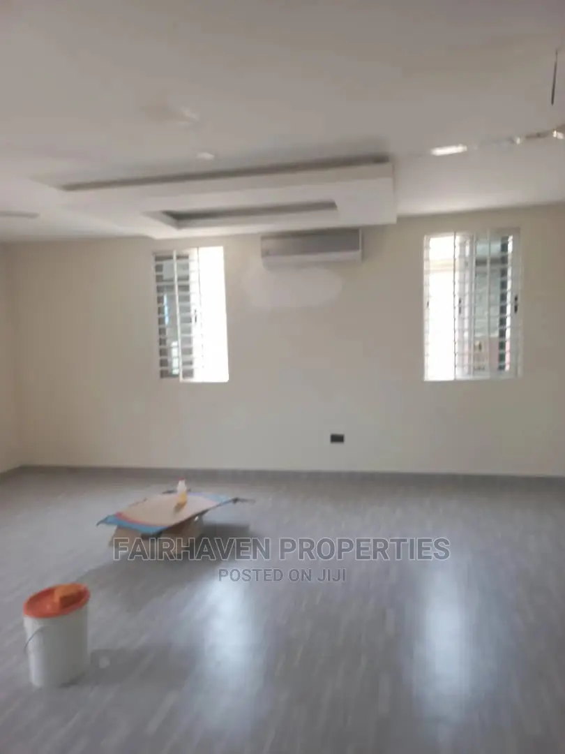 2bdrm Block of Flats in East Airport for rent