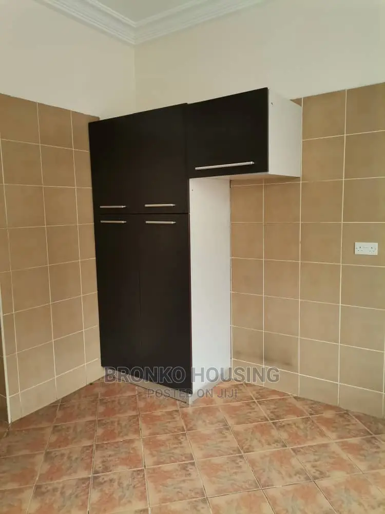 4bdrm Penthouse in Bronko Housing, Airport Residential Area for Rent