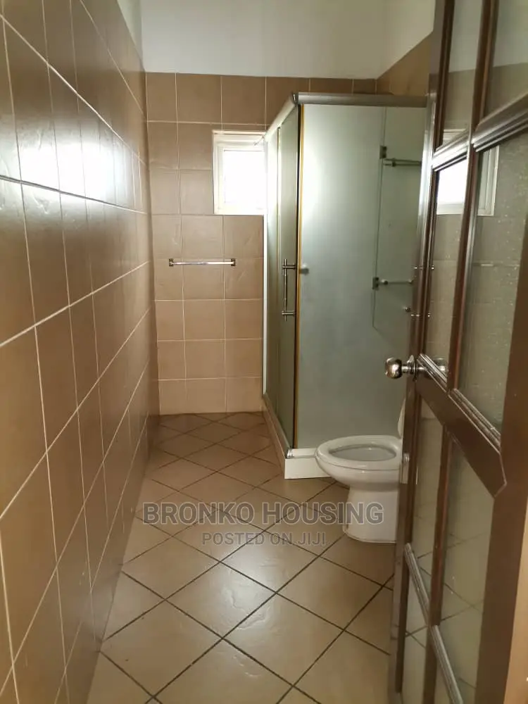 4bdrm Penthouse in Bronko Housing, Airport Residential Area for Rent