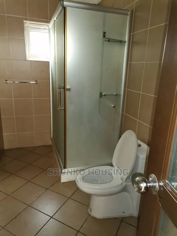 4bdrm Penthouse in Bronko Housing, Airport Residential Area for Rent