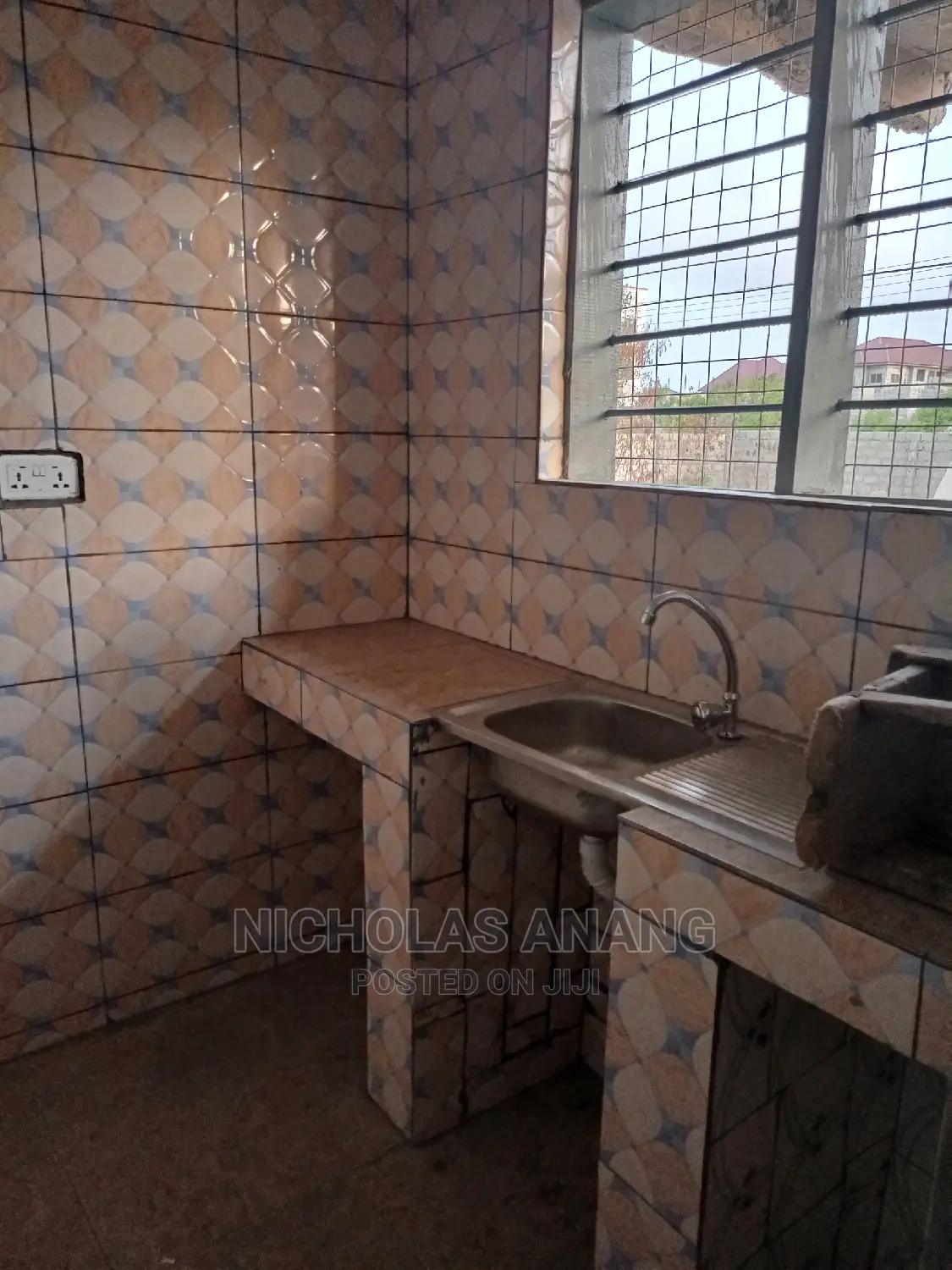 1bdrm House in New Town for rent