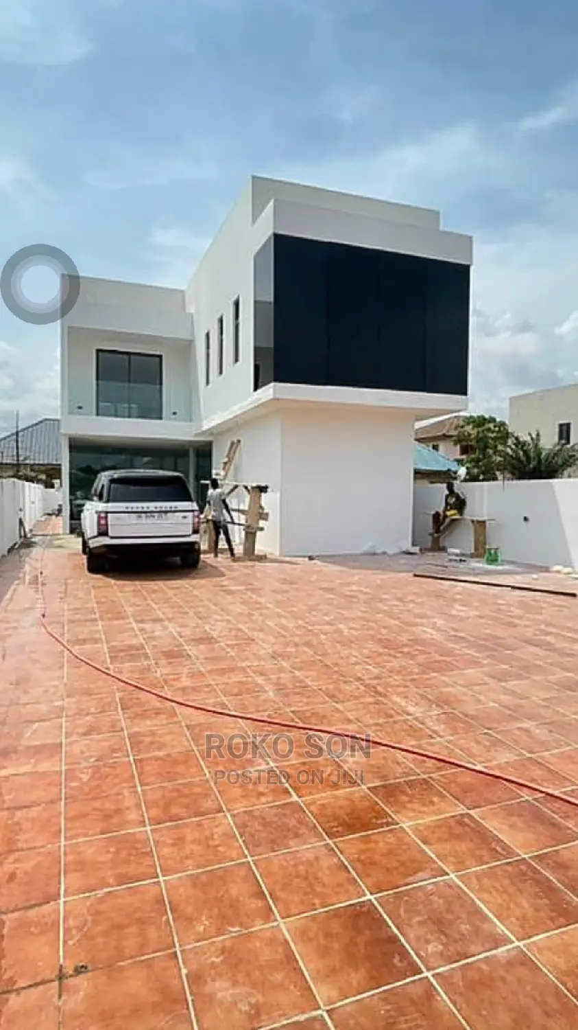 4bdrm Duplex in Dr Roko, American House for Sale