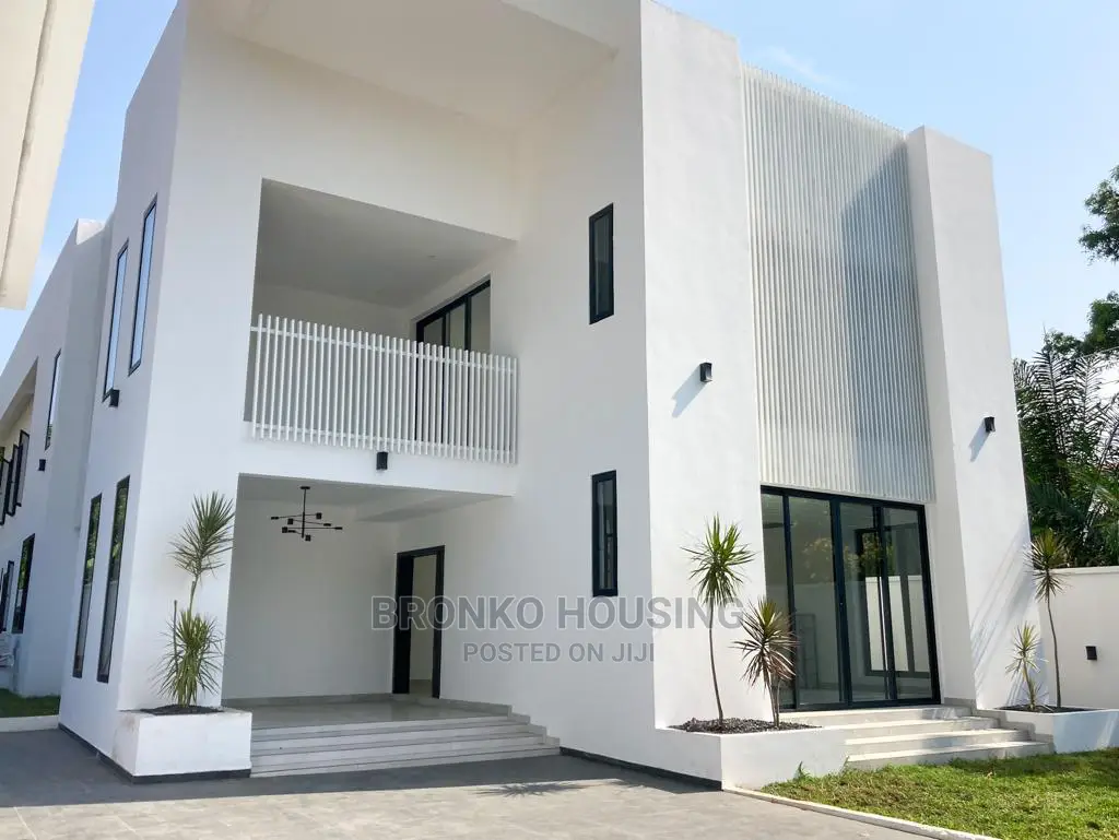 5bdrm House in Bronko Housing, Coffee Shop Area for Rent