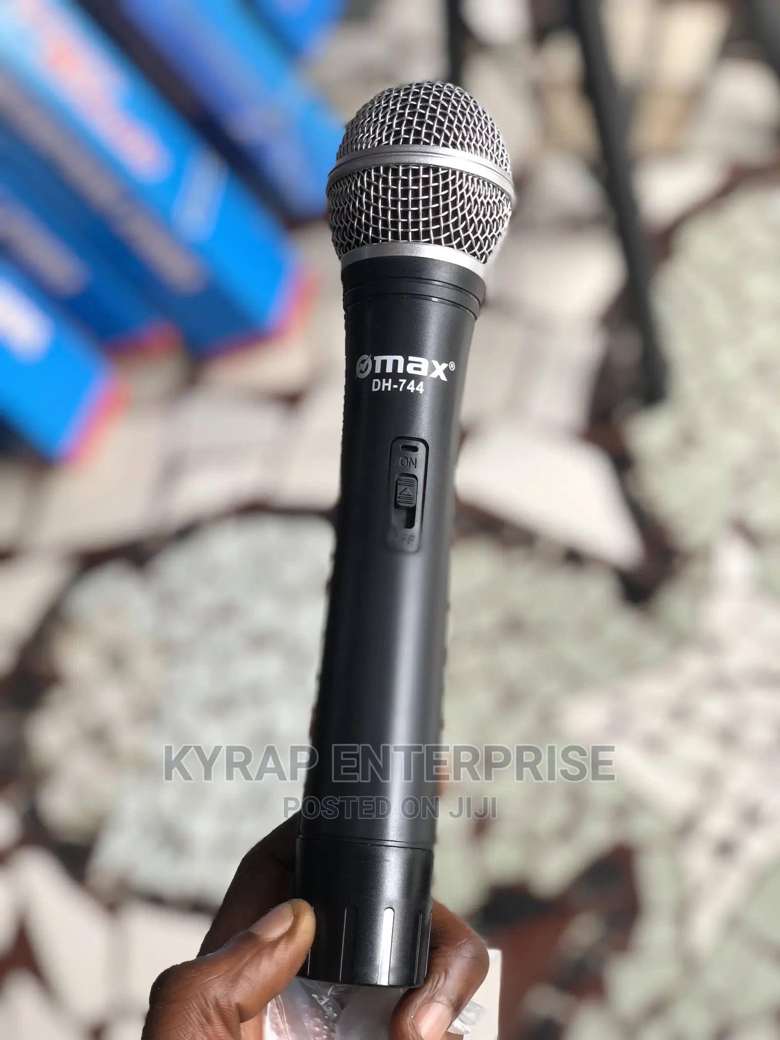 MAX 744 Microphone
