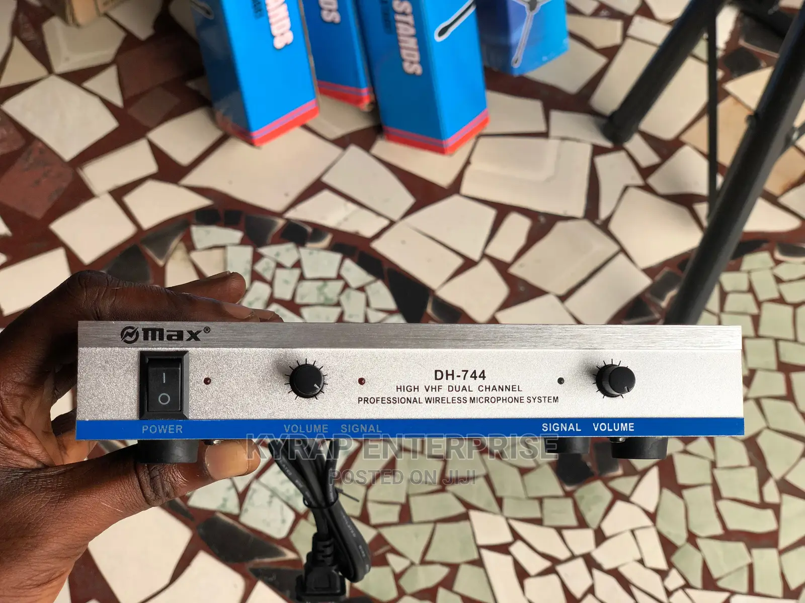 MAX 744 Microphone