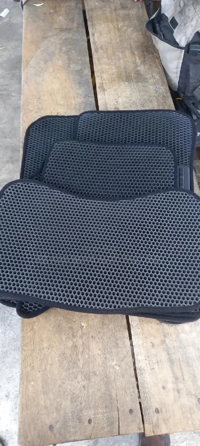 Floor Carpets/Mat All Size and Shapes for All Cars Available