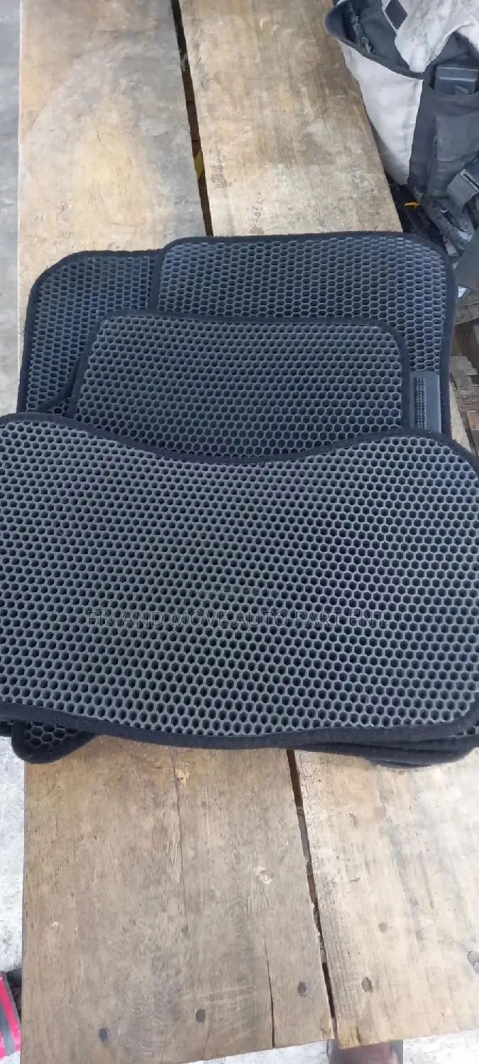 Floor Carpets/Mat All Size and Shapes for All Cars Available