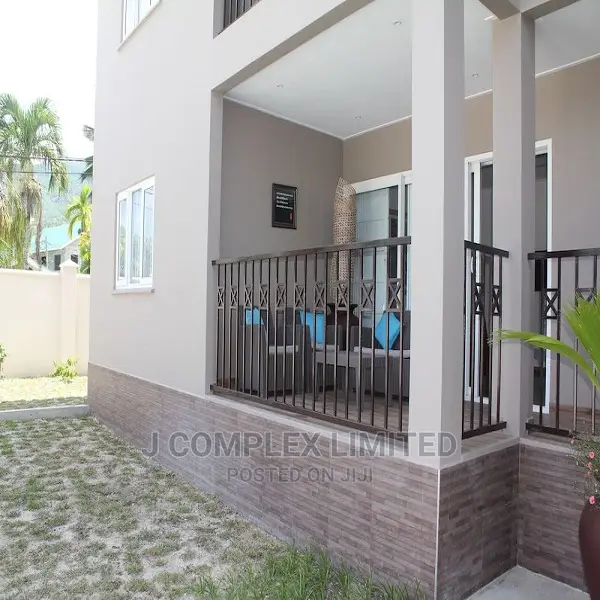 3bdrm Apartment in Adjiringanor, American House for sale
