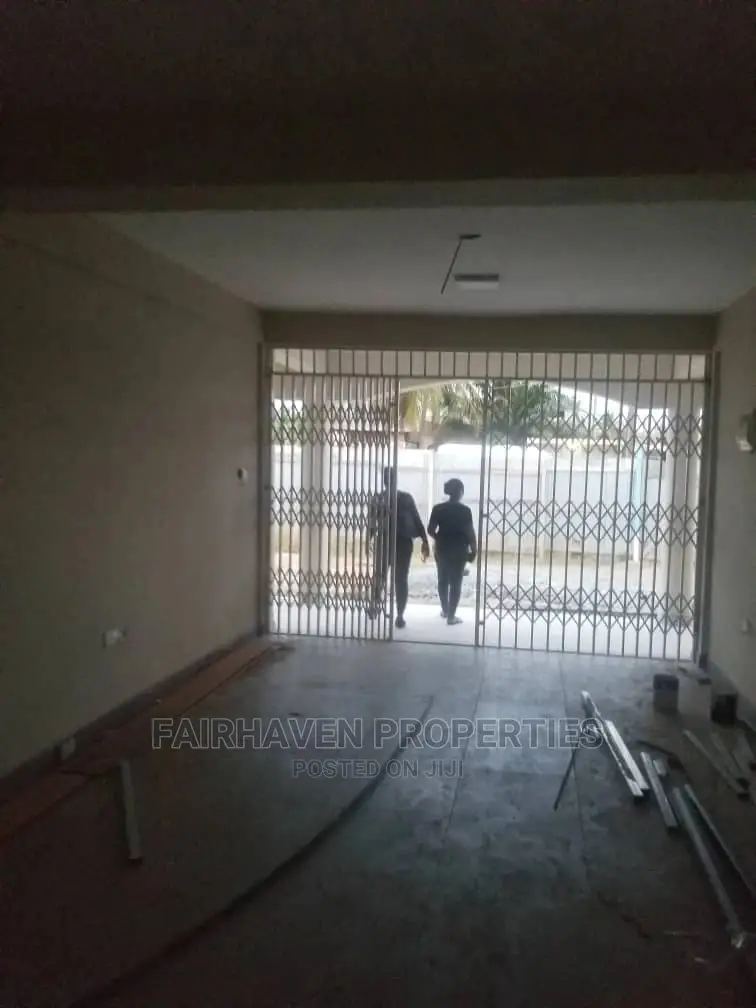 Shop for Rent at Bushroad