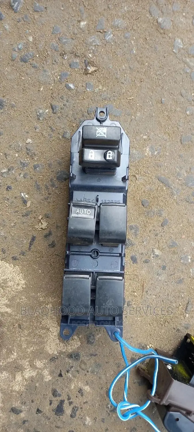 Toyota Corolla 2009-13 Door SWITCH Control Available