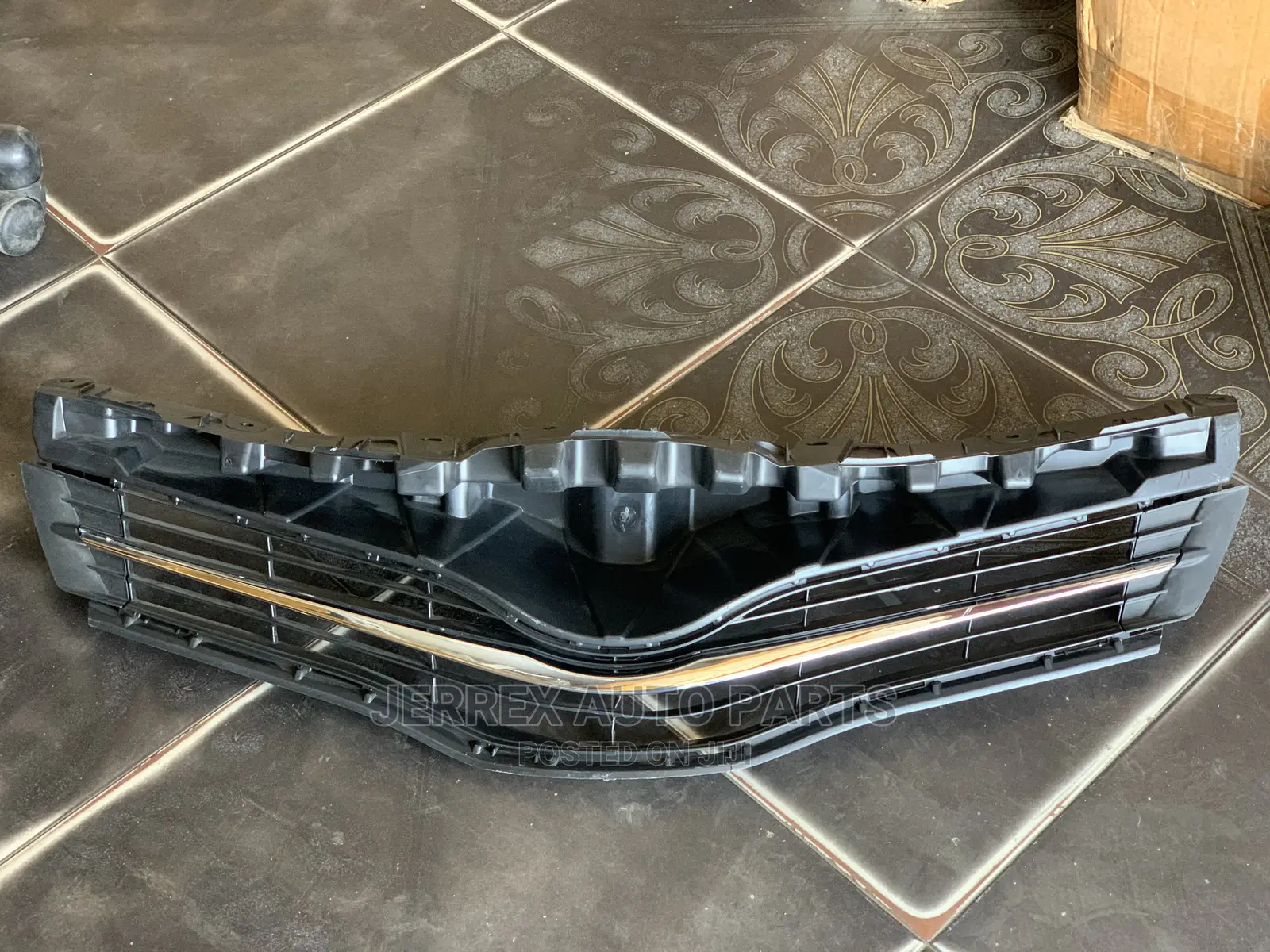 Toyota Yaris/Vitz (Hatchback)2012-2014 Grille/Shells