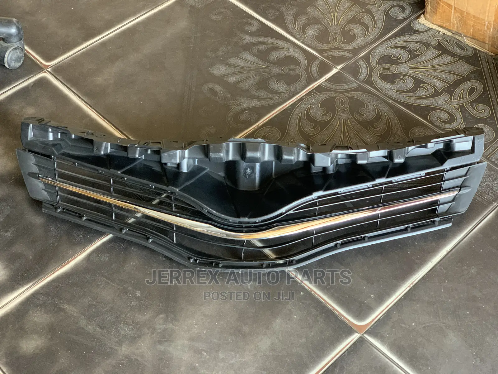 Toyota Yaris/Vitz (Hatchback)2012-2014 Grille/Shells