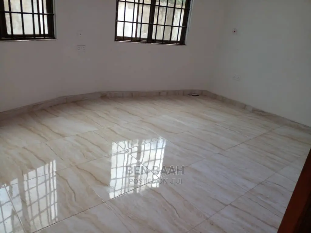 2bdrm Block of Flats in Ben Properties, Ga East Municipal for rent