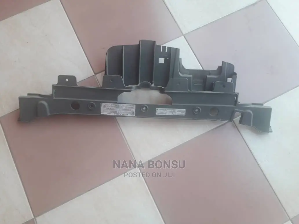 Chevrolet Cruze Bonnet Fixture