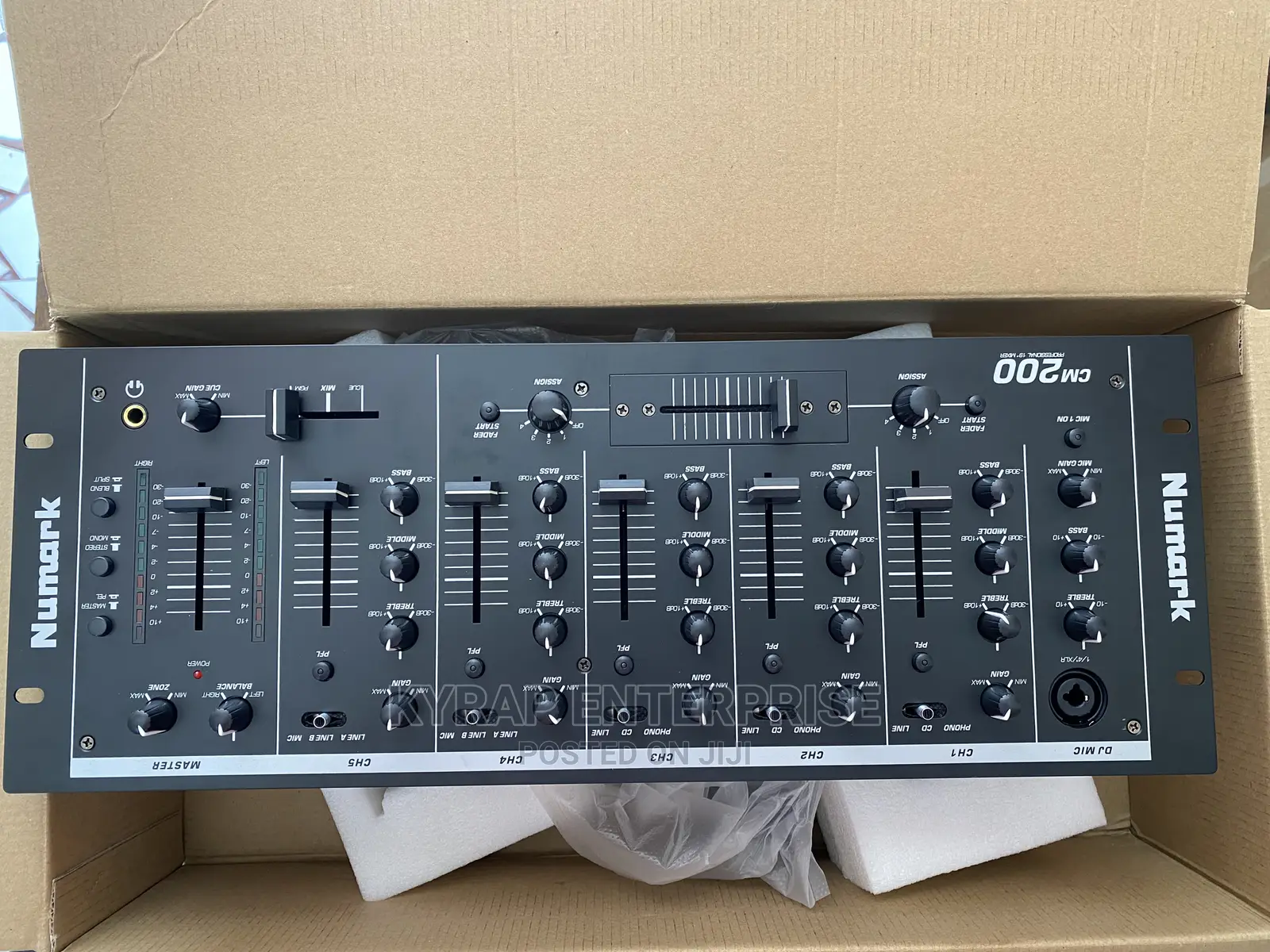 Numark DJ MIXER Cm 200