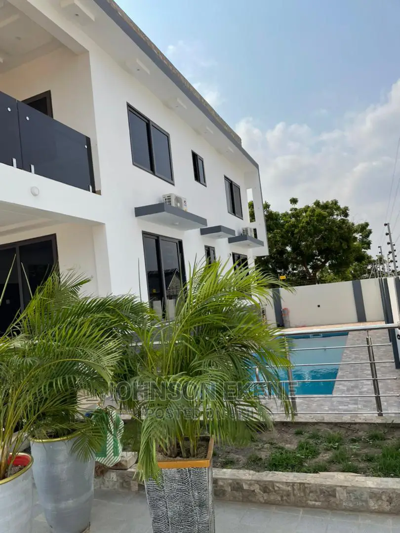 4bdrm Duplex in East Legon for Sale