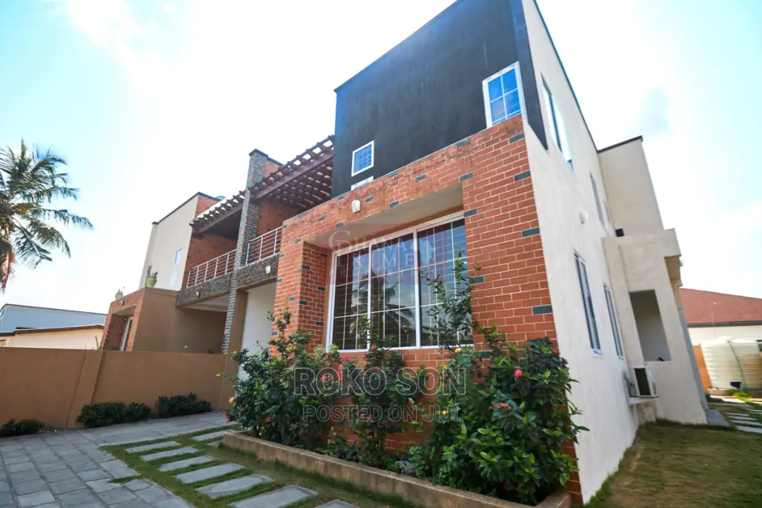 4bdrm Duplex in Dr Roko, American House for Rent