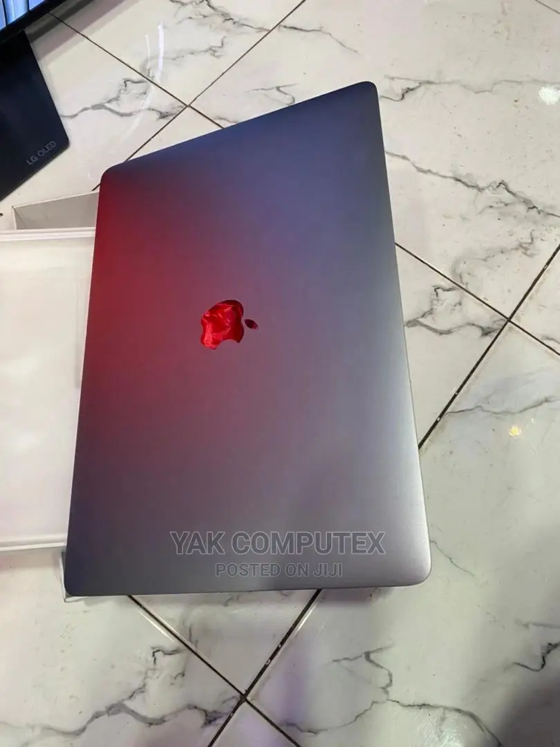 New Laptop Apple MacBook Pro 2019 8GB Intel Core i5 SSD 256GB