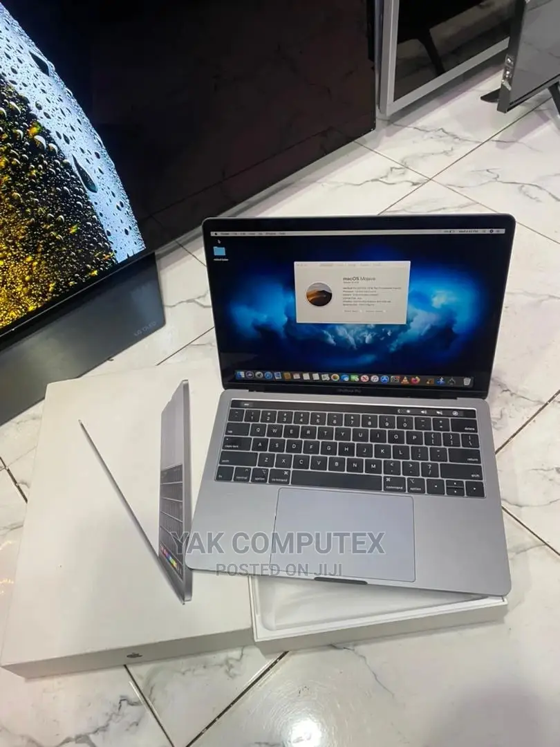New Laptop Apple MacBook Pro 2019 8GB Intel Core i5 SSD 256GB
