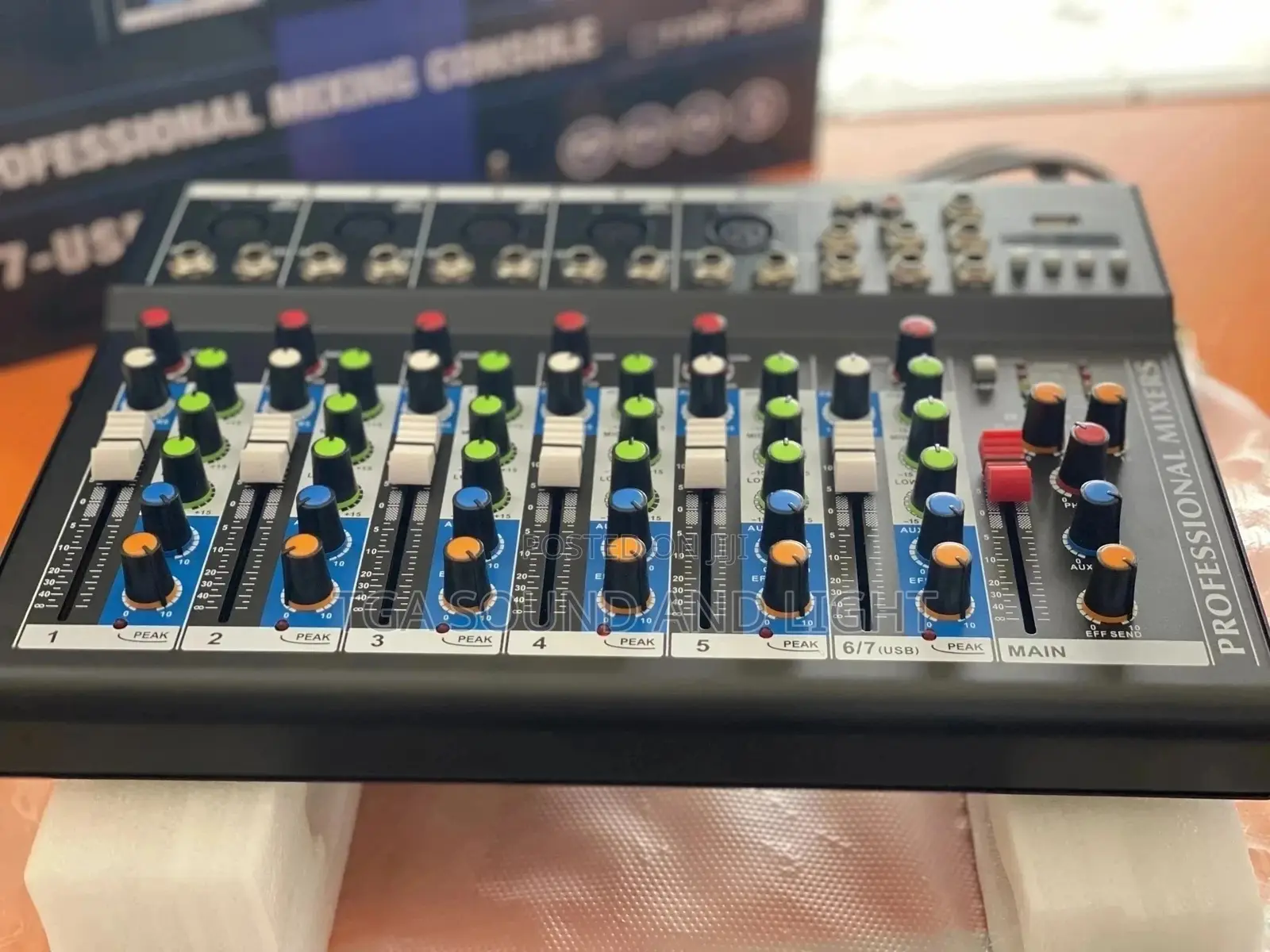 Yamaha F7 7-channel Live Mixer - Black