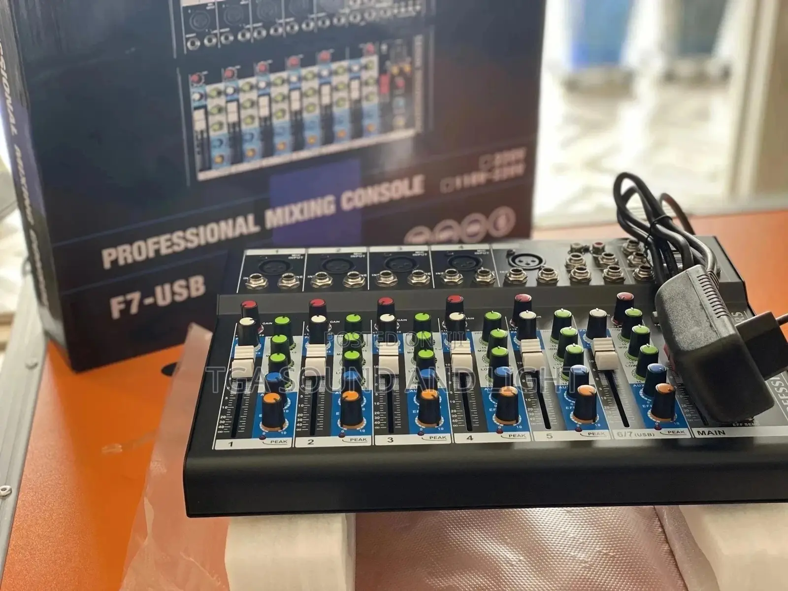 Yamaha F7 7-channel Live Mixer - Black