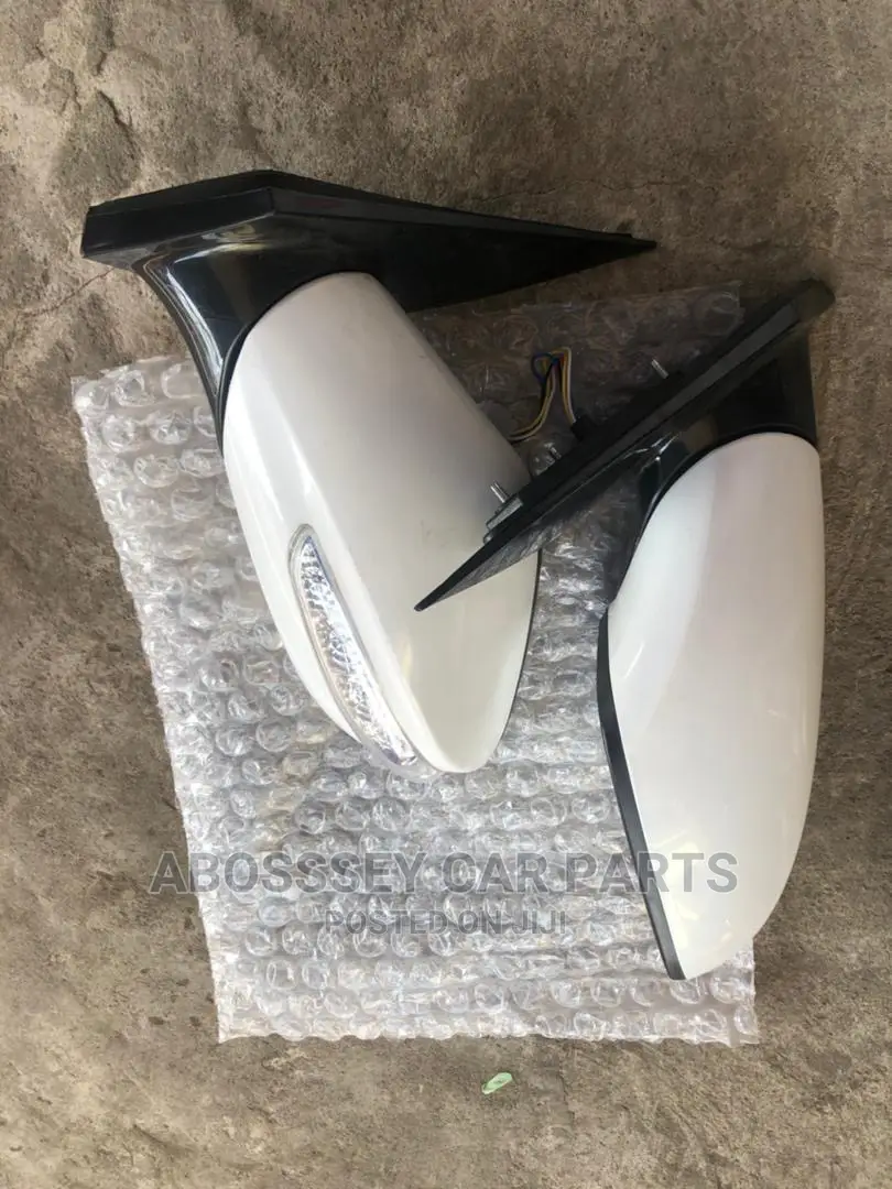 Hyundai Elantra 2018 Side Mirror Pair With Light