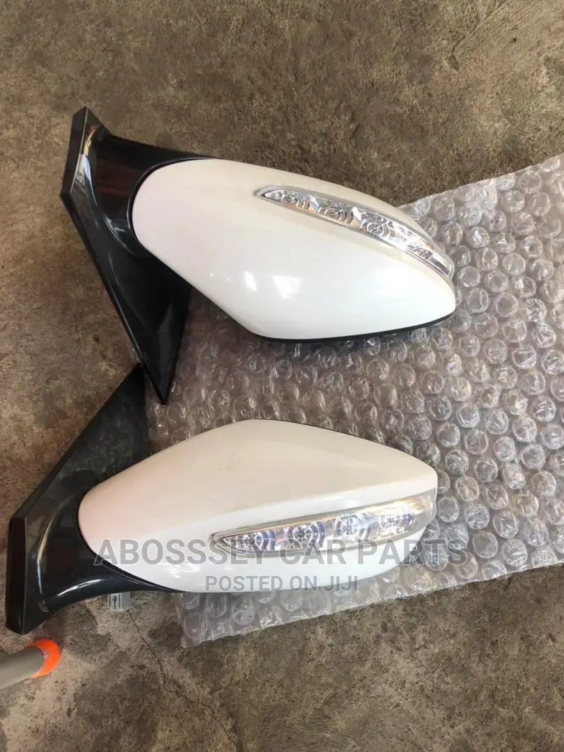 Hyundai Elantra 2018 Side Mirror Pair With Light