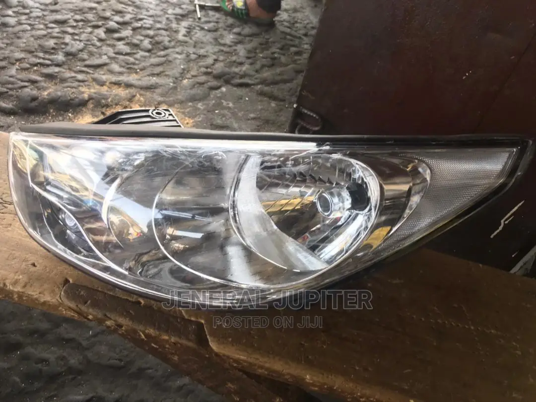 Hyundai Tucson or Ix 35 Headlight .
