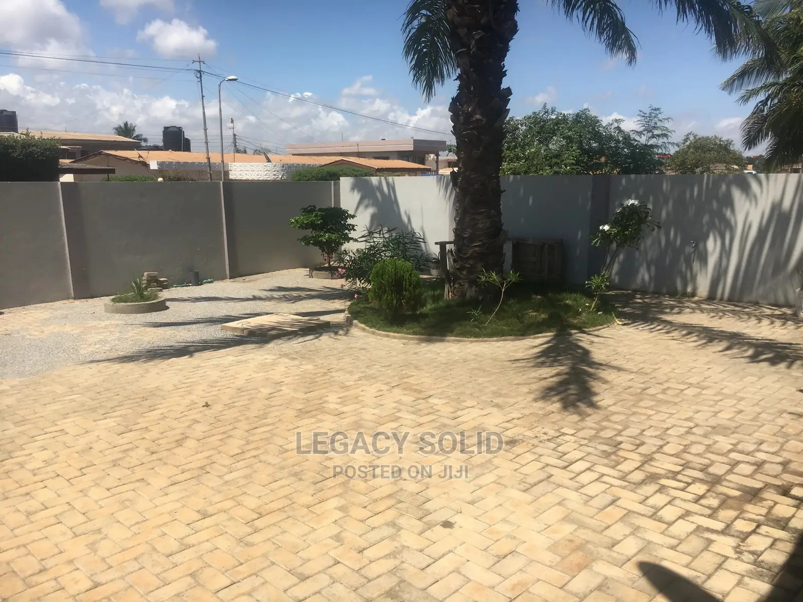 3bdrm Townhouse / Terrace in Legacy Consult, Ledzokuku-Krowor for rent