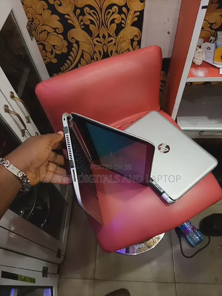 New Laptop HP 15-F272wm 4GB Intel Core I3 HDD 350GB