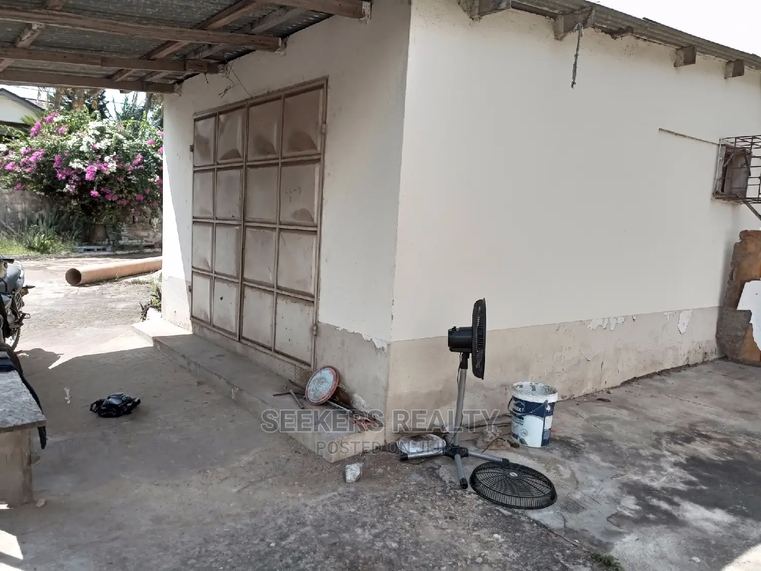 5bdrm House in Seekers Realty, Labone for Sale