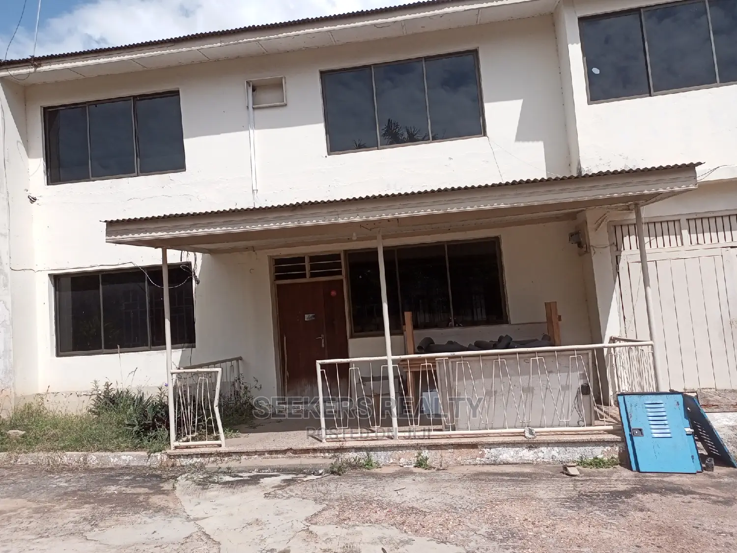5bdrm House in Seekers Realty, Labone for Sale