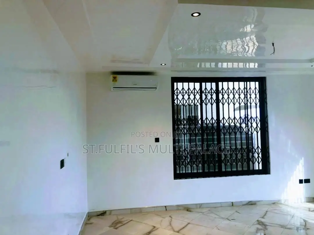 5bdrm House in Adenta for Sale