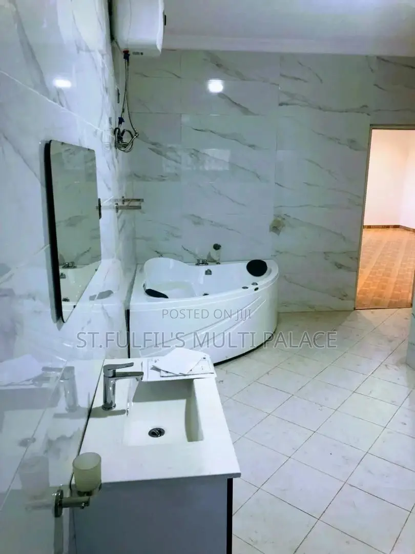 5bdrm House in Adenta for Sale