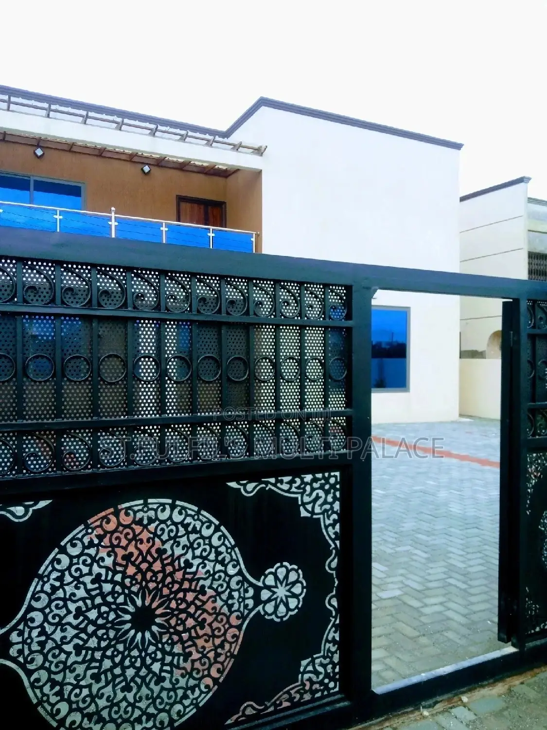 5bdrm House in Adenta for Sale