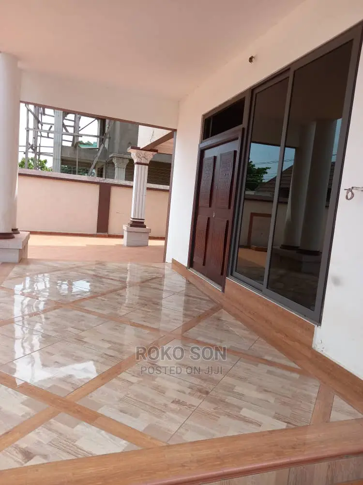 5bdrm Duplex in Dr Roko, Dzorwulu for sale