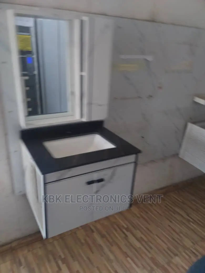 Suspended Basin With Cabinet Mirror