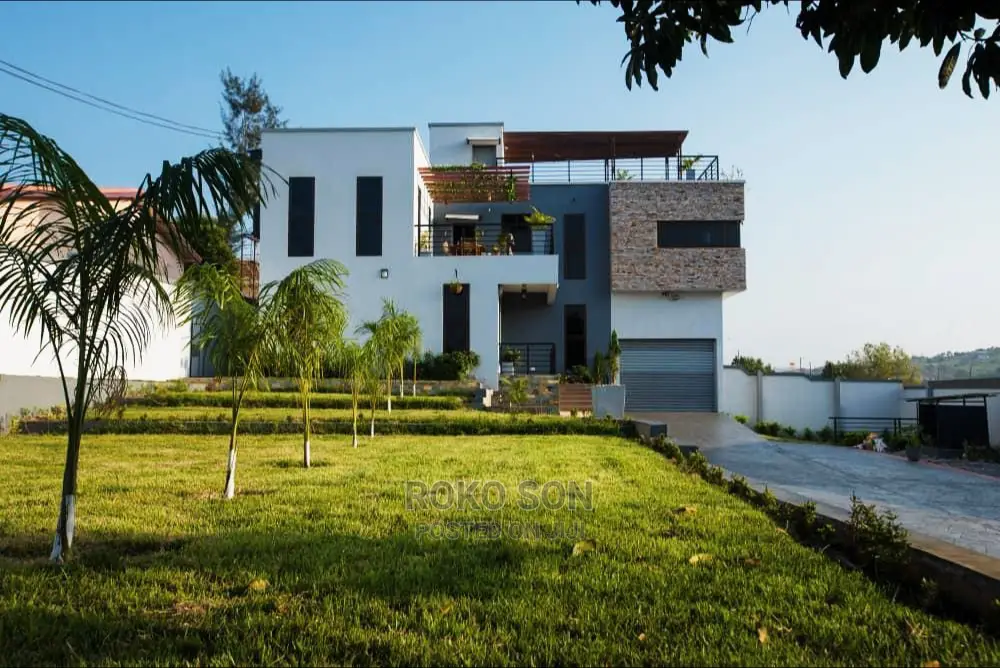 5bdrm Duplex in Dr Roko, Dome for sale